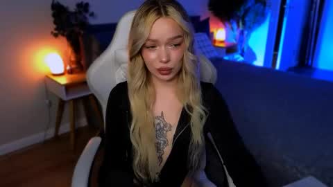 Ella online show from 04-24-26, 05:43