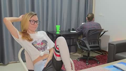 Snapshot of ellcrys chatting on 10-20-25, 10:21 im Elsa lets go Subscribe to my OF and Youtube -35 online show from 10-20-25, 10:21