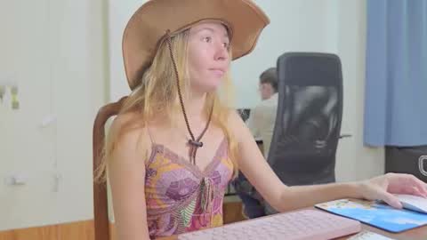 Snapshot of ellcrys chatting on 10-30-25, 09:48 im Elsa lets go Subscribe to my OF and Youtube -35 online show from 10-30-25, 09:48