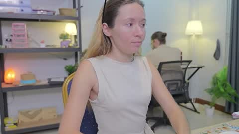 Snapshot of ellcrys chatting on 11-26-25, 10:22 im Elsa lets go Subscribe to my OF and Youtube -35 online show from 11-26-25, 10:22