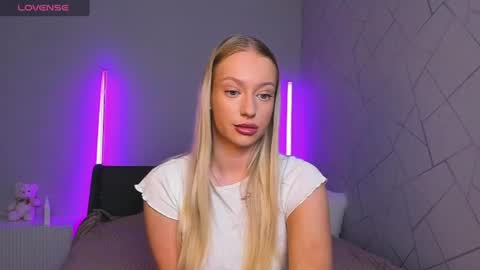 elldiana online show from 06-19-26, 02:49