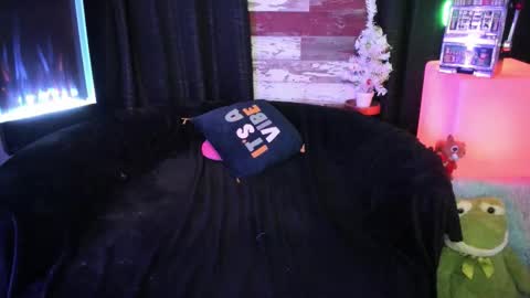 ELLE online show from 12-21-25, 07:54