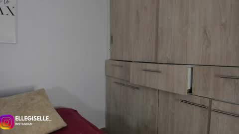 Yiss online show from 04-29-26, 05:55