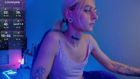 Ellie online show from 08-03-26, 03:49