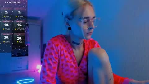 Ellie online show from 08-09-26, 03:17
