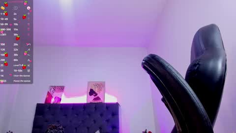  Ellie   online show from 10-23-25, 12:15