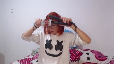 Snapshot of ellie_andy19 chatting on 01-04-25, 04:44 kev  dani online show from 01-04-25, 04:44