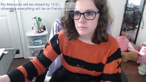 Snapshot of elliecharmful chatting on 11-18-25, 09:30 Ellie Charmful online show from 11-18-25, 09:30