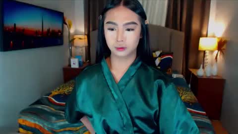 Snapshot of elliecummers chatting on 01-08-25, 12:37 ellie online show from 01-08-25, 12:37