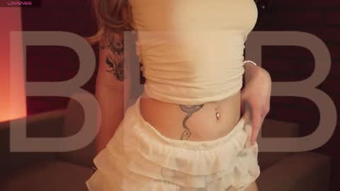 elliecutes online show from 04-11-26, 08:29