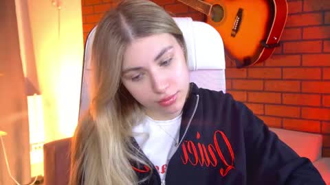 elliecutes online show from 04-25-26, 09:12