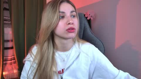 elliecutes online show from 04-28-26, 05:45