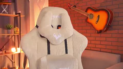 elliecutes online show from 06-12-26, 08:13