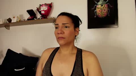elliee1 online show from 06-26-26, 12:42