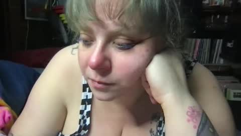 Ellie Louise online show from 11-05-25, 08:31