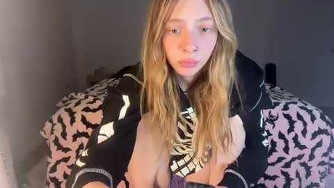 ellie online show from 10-17-25, 02:48