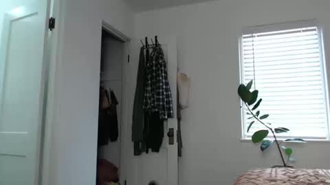 Ellie Rowyn online show from 10-13-25, 08:20