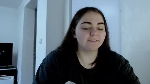 Snapshot of ellies_8 chatting on 04-17-26, 05:54 Ellie online show from 04-17-26, 05:54