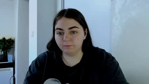 Snapshot of ellies_8 chatting on 04-24-26, 05:43 Ellie online show from 04-24-26, 05:43