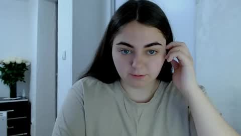Snapshot of ellies_8 chatting on 04-25-26, 07:33 Ellie online show from 04-25-26, 07:33
