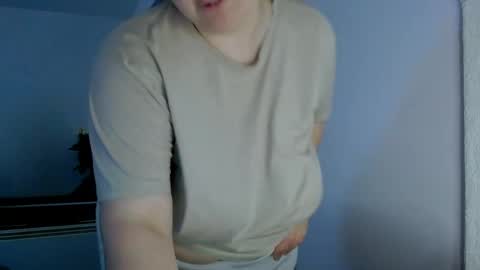 Snapshot of ellies_8 chatting on 04-26-26, 06:55 Ellie online show from 04-26-26, 06:55