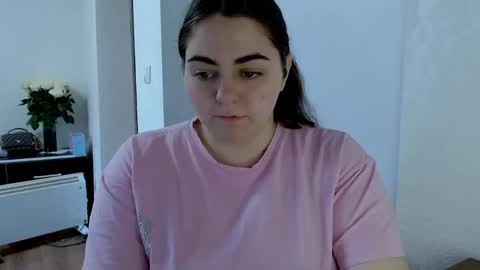 Snapshot of ellies_8 chatting on 04-27-26, 07:39 Ellie online show from 04-27-26, 07:39