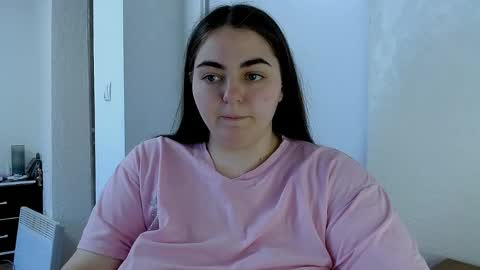 Snapshot of ellies_8 chatting on 05-04-26, 08:10 Ellie online show from 05-04-26, 08:10
