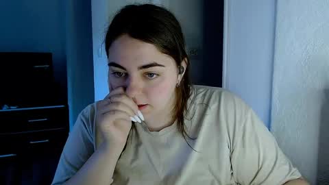 Snapshot of ellies_8 chatting on 05-16-26, 04:09 Ellie online show from 05-16-26, 04:09