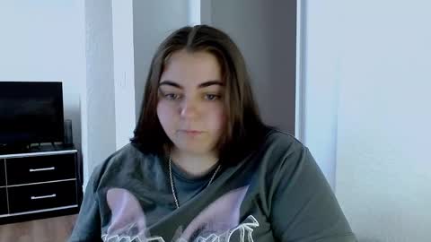 Snapshot of ellies_8 chatting on 05-17-26, 08:23 Ellie online show from 05-17-26, 08:23