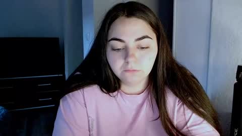 Snapshot of ellies_8 chatting on 05-24-26, 03:22 Ellie online show from 05-24-26, 03:22