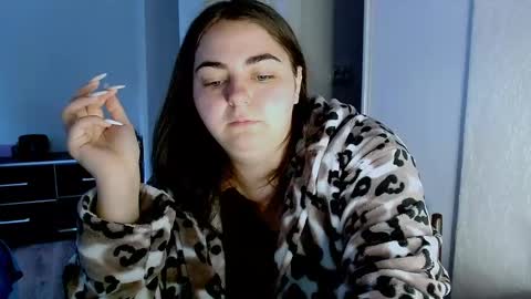 Snapshot of ellies_8 chatting on 05-27-26, 03:47 Ellie online show from 05-27-26, 03:47