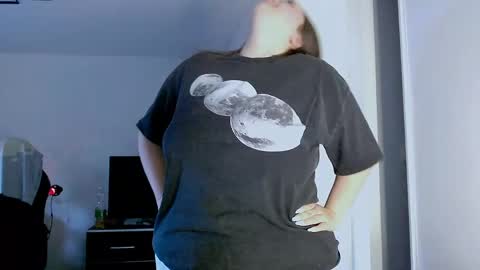 Snapshot of ellies_8 chatting on 05-29-26, 03:26 Ellie online show from 05-29-26, 03:26