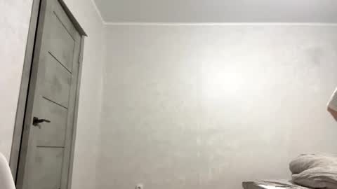 Snapshot of ellieschuffert chatting on 12-16-25, 01:27 Ellie online show from 12-16-25, 01:27