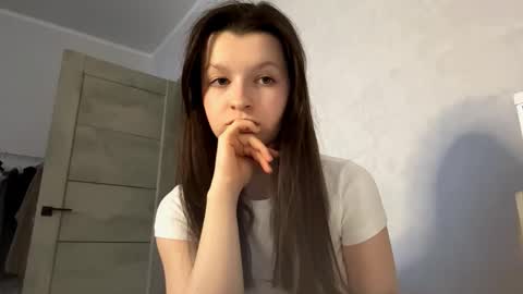 Snapshot of ellieschuffert chatting on 02-09-26, 01:26 Ellie online show from 02-09-26, 01:26