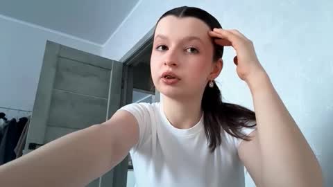 Snapshot of ellieschuffert chatting on 02-10-26, 01:15 Ellie online show from 02-10-26, 01:15