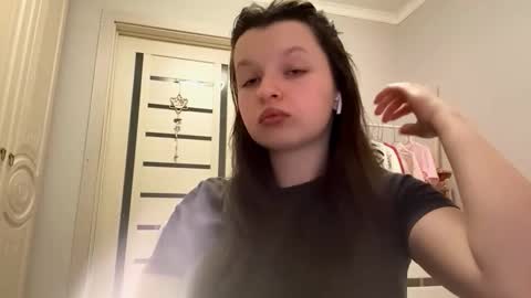 Snapshot of ellieschuffert chatting on 02-15-26, 05:09 Ellie online show from 02-15-26, 05:09