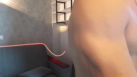 elliot_muscle04 online show from 10-07-25, 10:01