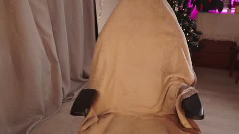 Elly online show from 12-13-24, 07:32