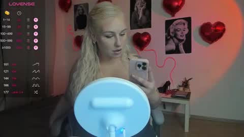 Snapshot of elly_blondy chatting on 02-12-26, 05:52 Elly online show from 02-12-26, 05:52