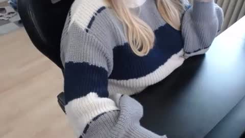 Elly online show from 09-26-25, 02:54