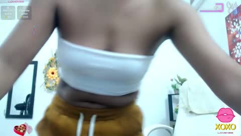 Elly online show from 10-10-25, 03:22