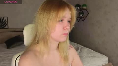 ellya_castro online show from 10-21-25, 12:55