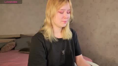 ellya_castro online show from 11-10-25, 12:20