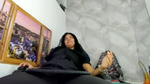 Snapshot of ellybloom chatting on 06-18-26, 01:04 ellybloom online show from 06-18-26, 01:04