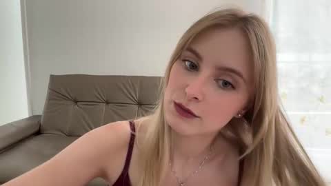 ellykeyofficial online show from 05-18-26, 03:51