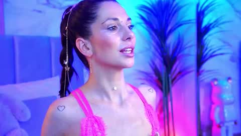 Elly online show from 11-03-25, 08:43