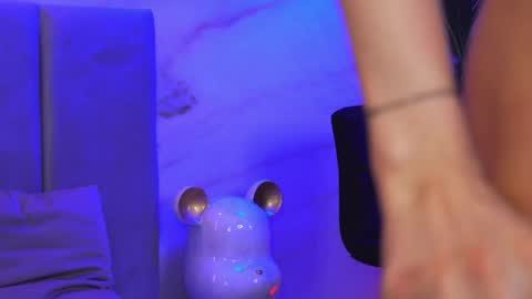 Elly online show from 04-09-26, 01:38