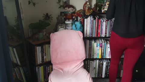 Snapshot of ellynaomi chatting on 10-19-25, 04:18 Elly Naomi online show from 10-19-25, 04:18