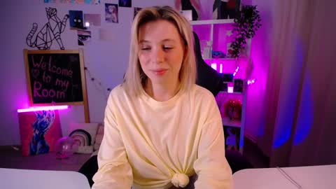 ELLY online show from 02-12-25, 04:33