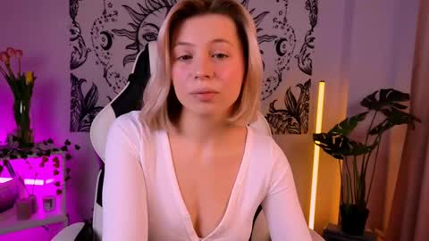 ELLY online show from 03-09-25, 03:22